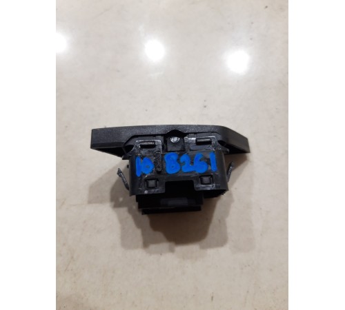 Кнопка центрального замка (передняя правая)