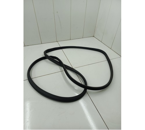 Уплотнитель двери передний правый