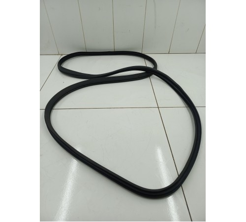 Уплотнитель двери передний правый