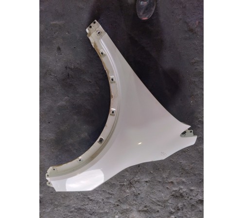 Крыло переднее правое