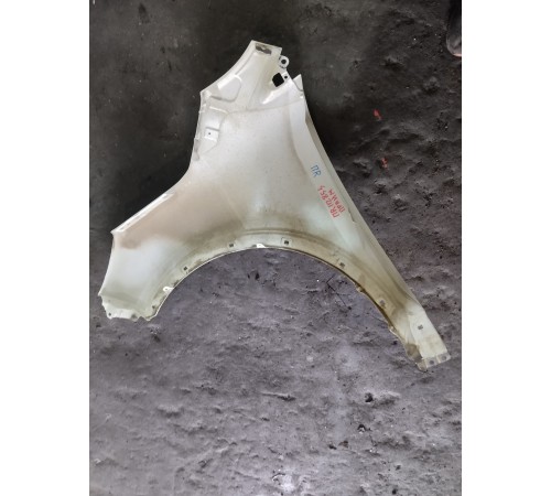 Крыло переднее правое