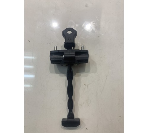 Ограничитель двери (передний, правый)