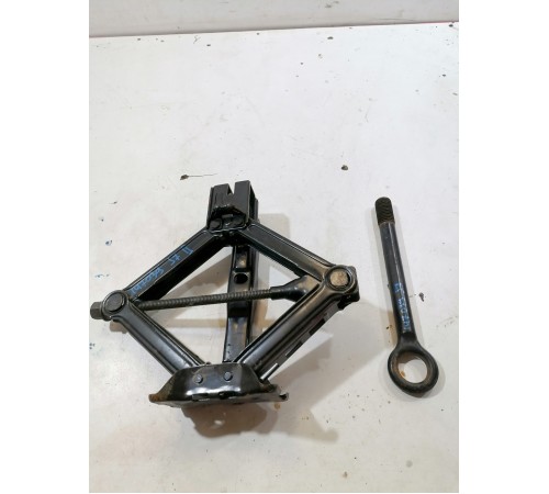 Домкрат/крюк буксировочный