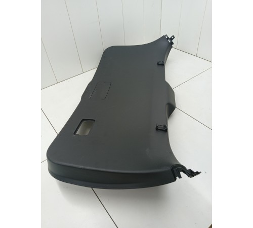 Обшивка крышки багажника