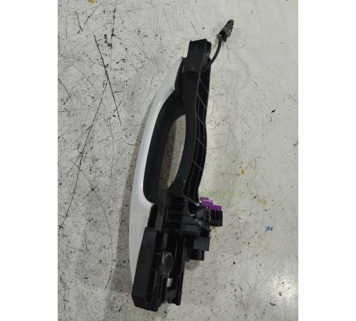 Ручка двери передняя правая внешняя