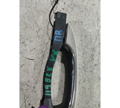 Ручка двери передняя правая внешняя