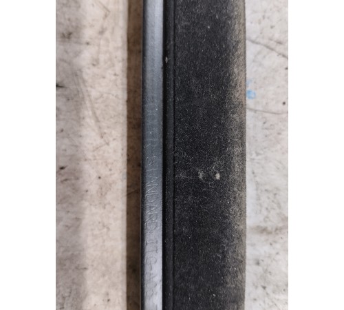 Молдинг стекла передний правый