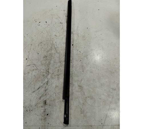 Молдинг стекла передний правый