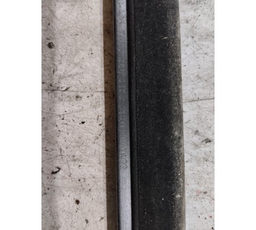 Молдинг стекла передний правый