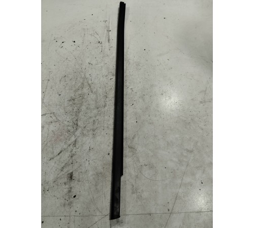 Молдинг стекла передний правый