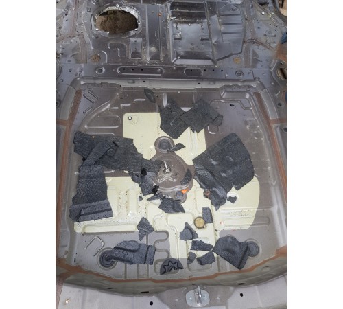 Ниша багажника (запасного колеса)