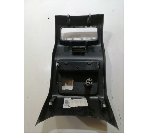 Накладка центральной консоли задняя