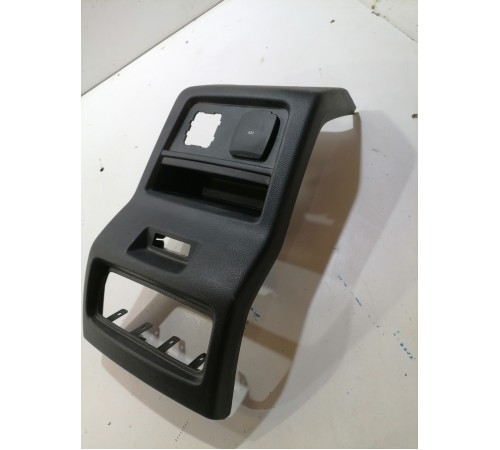 Накладка центральной консоли задняя