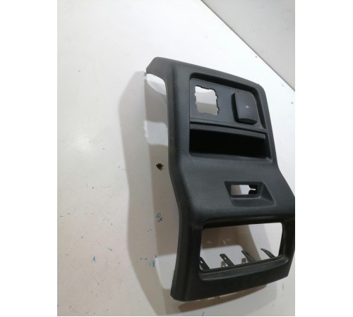 Накладка центральной консоли задняя