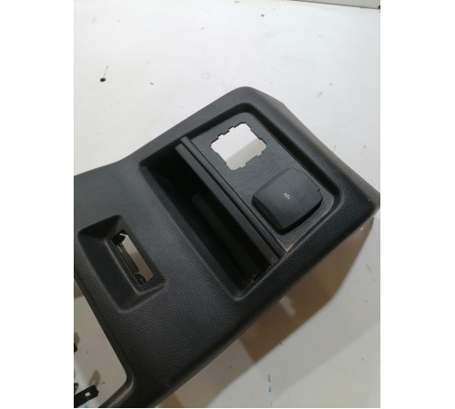 Накладка центральной консоли задняя