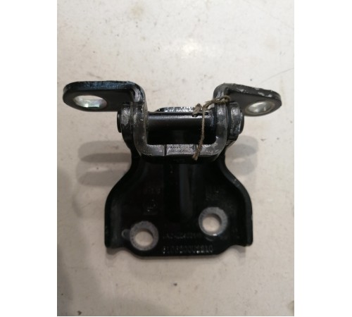 Петля двери передняя правая верхняя