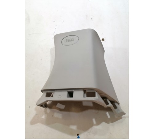 Накладка багажника правая верхняя