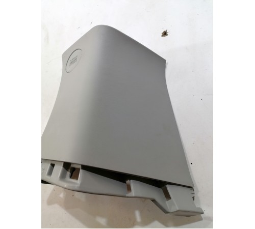 Накладка багажника правая верхняя