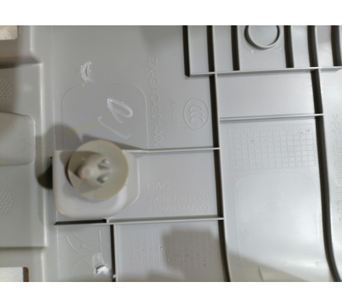 Накладка багажника правая верхняя