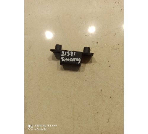 Крепление пола багажника