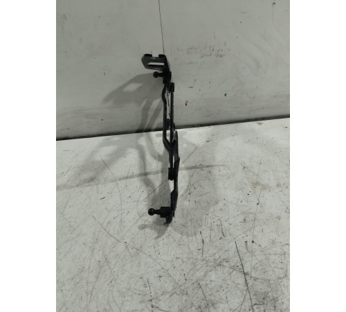 Петля крышки багажника правая