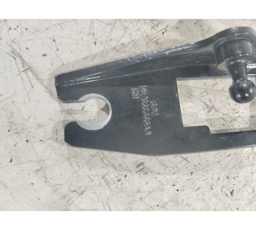 Петля крышки багажника правая