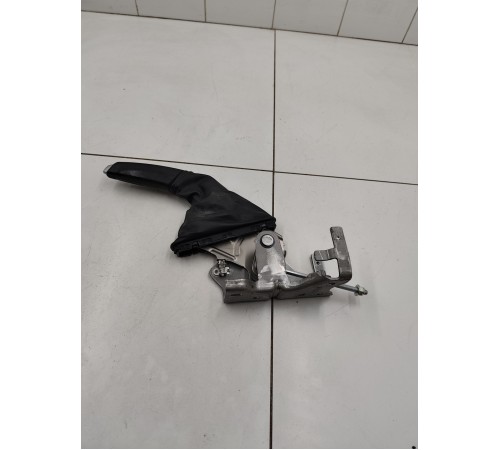 Рычаг стояночного тормоза (ручник)