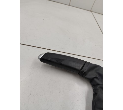 Рычаг стояночного тормоза (ручник)