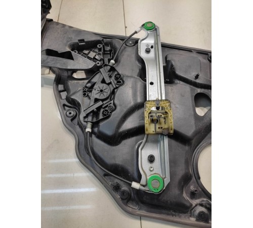 Стеклоподъёмник (задний, правый)