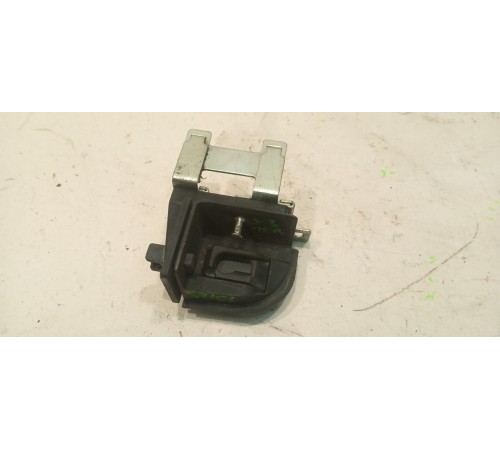 Замок полки багажника левый