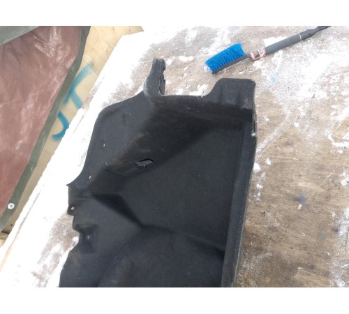 Обшивка багажника правая