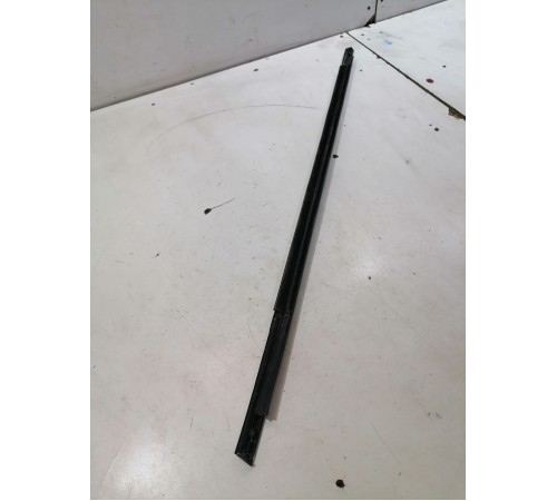 Уплотнитель стекла задний левый внешний