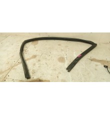 Уплотнитель стекла передний правый