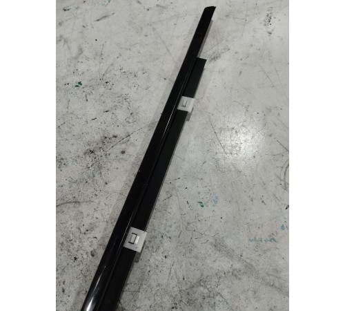 Уплотнитель стекла задний правый внешний