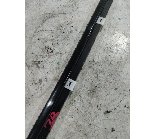 Уплотнитель стекла задний правый внешний