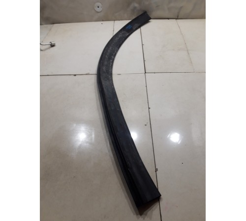 Уплотнитель капота