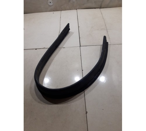 Уплотнитель капота