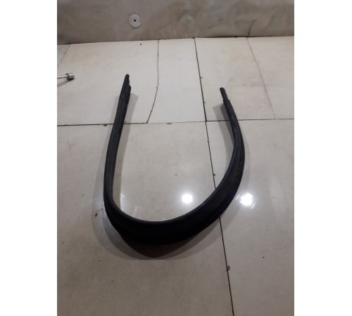 Уплотнитель капота