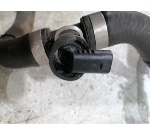 Патрубок системы охлаждения