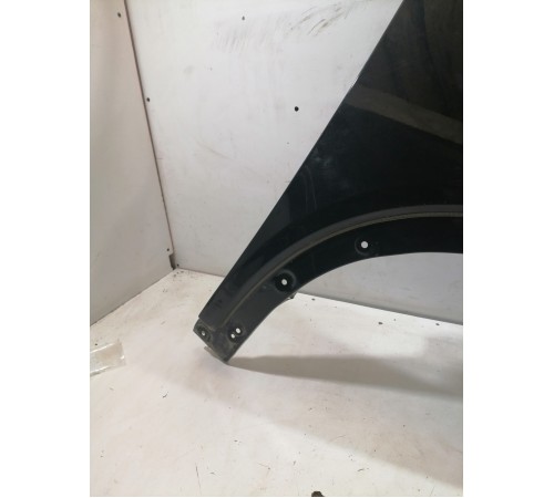 Крыло переднее правое