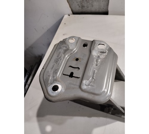 Усилитель заднего бампера