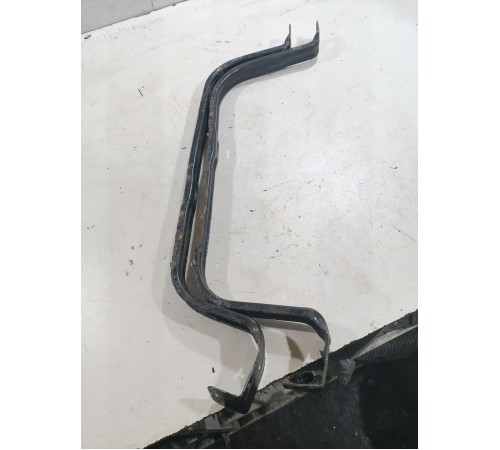 Крепление топливного бака