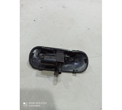 Форсунка омывателя лобового стекла левая