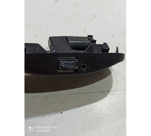 Форсунка омывателя лобового стекла левая