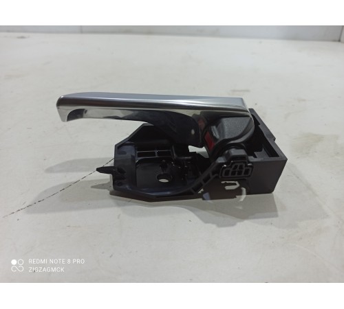 Ручка двери (задняя левая внутренняя)