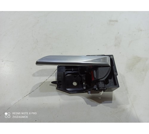 Ручка двери (задняя левая внутренняя)