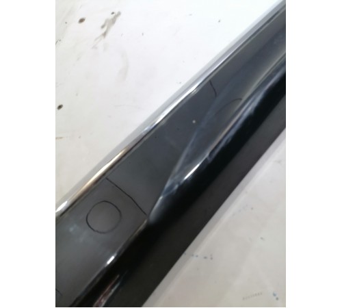 Накладка правой сдвижной двери нижний