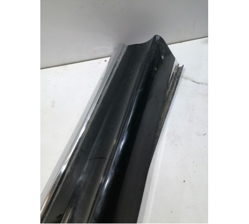 Накладка правой сдвижной двери нижний