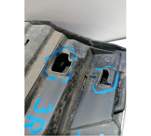 Накладка правой сдвижной двери нижний