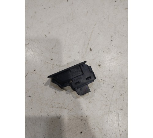 Кнопка открывания багажника